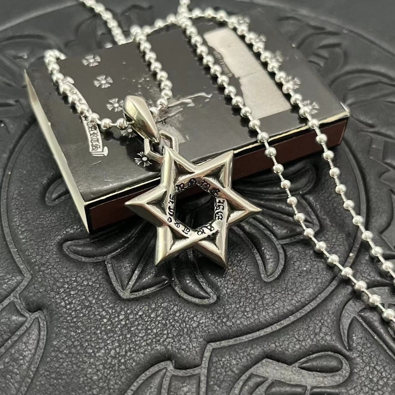 Ch**me He**ts necklaces